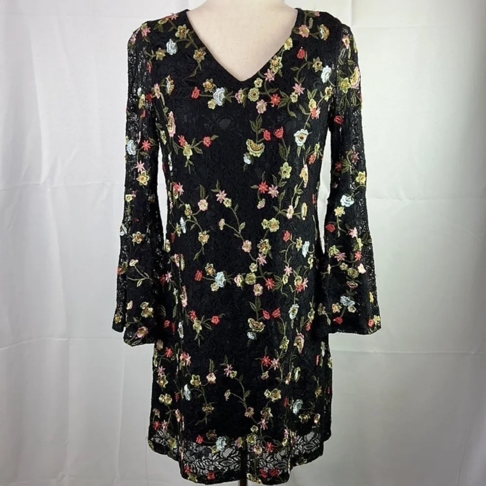TAHARI by Arthur Levine Floral Embroidered Mini Dress Bell Sleeve Black Sz 2 EUC - Picture 2 of 9